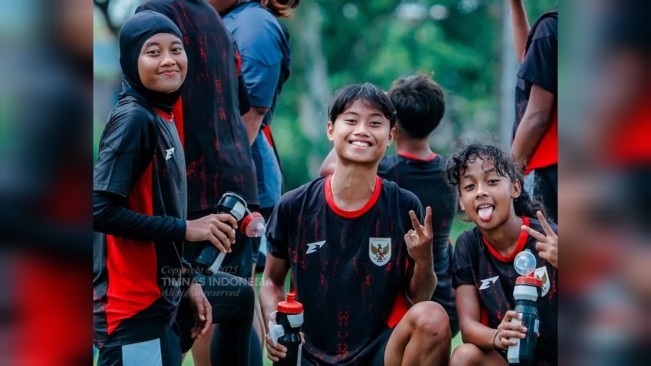 Pemain Timnas Putri Indonesia U-20 saat latihan. [Instagram]